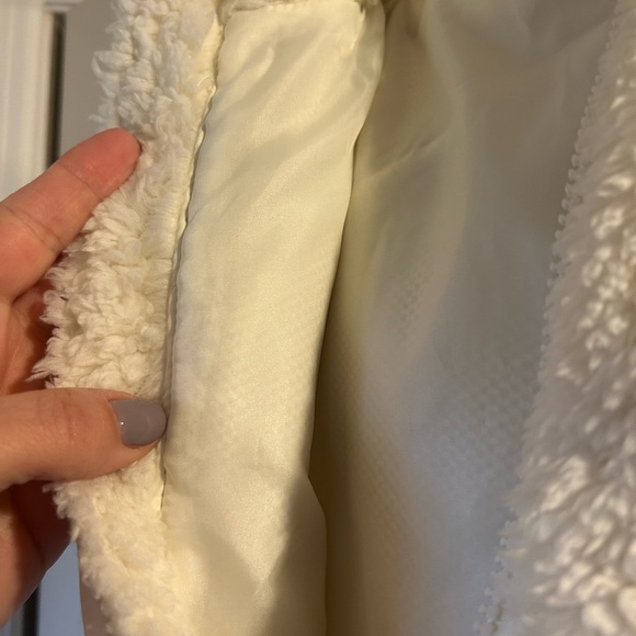 Zyia Cozy White Sherpa Kids Vest NWT - Picture 5 of 7